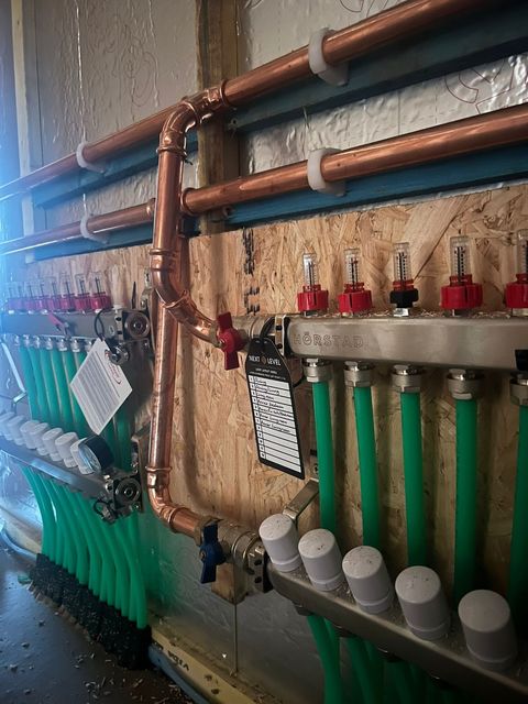 Underfloor manifold with labelled loop connections